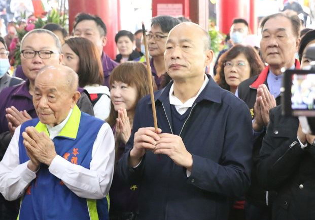 韓國瑜參香萬應公、包公 預告將對登革熱宣戰