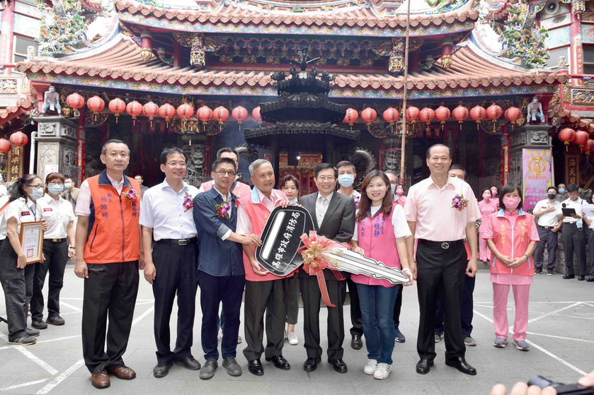 雙慈殿捐贈搬運設備　楊明州感謝支持消防救災