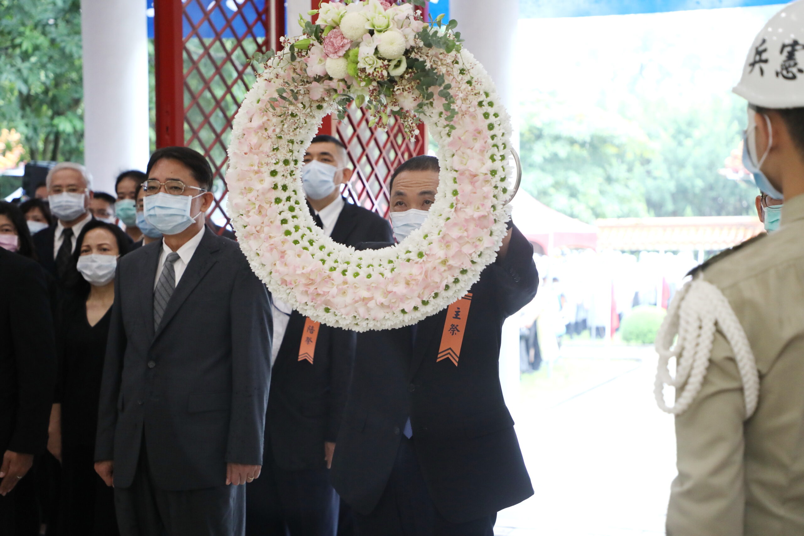 烈士薛定岳、高嘉隆入祀 侯友宜向家屬表達關懷與感謝