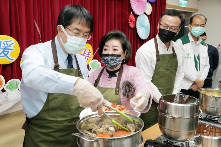 台南市長參加「金馬影后揪市長‧冬至家扶送關懷」公益活動　