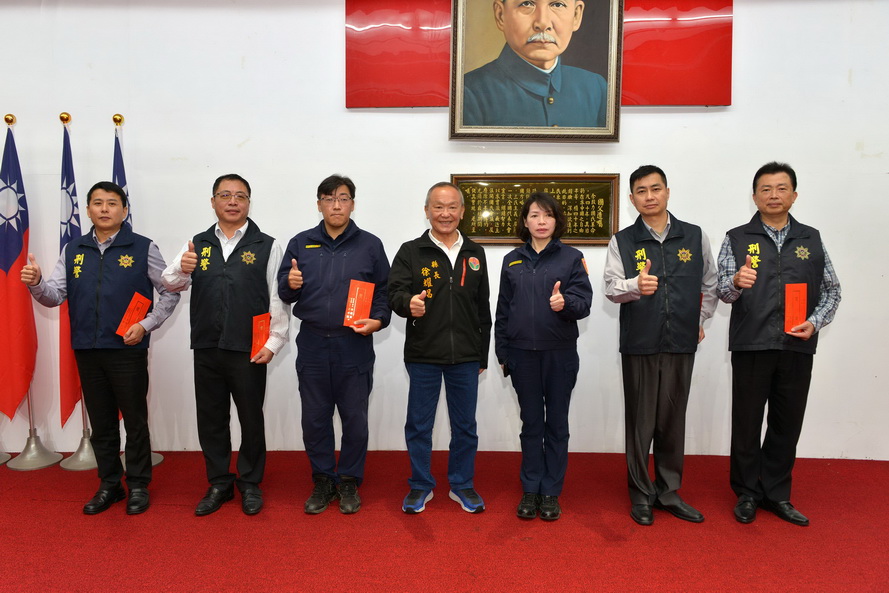 苗栗縣長徐耀昌表揚十二位績優員警 頒破案獎金