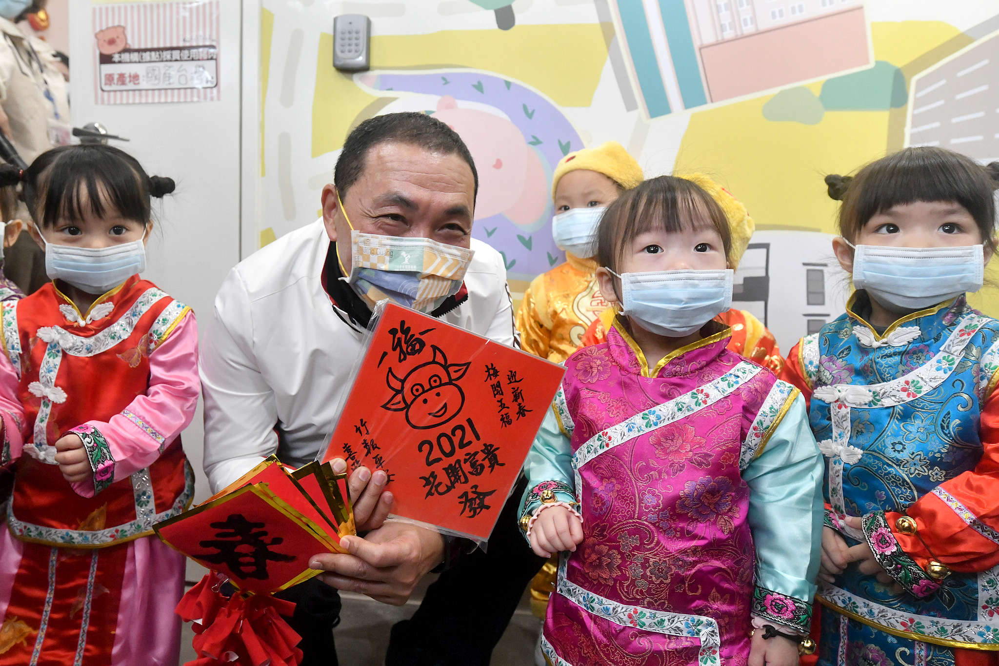 老少過好年 新北市長侯友宜慰勉照服人員辛苦