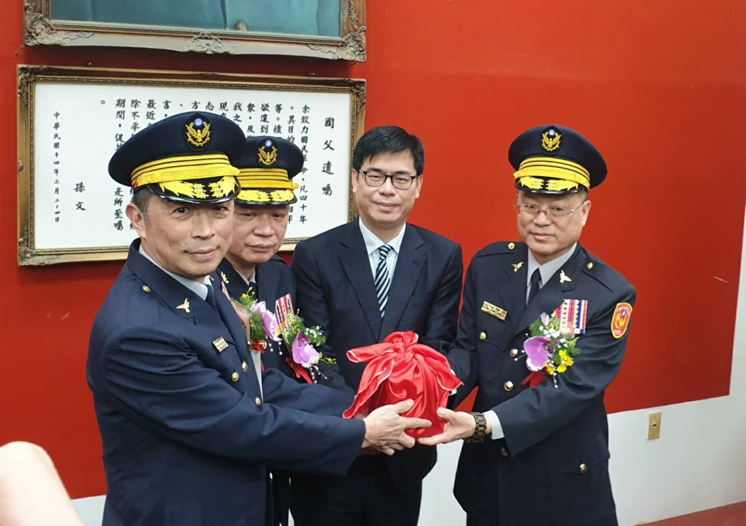 高雄市長陳其邁主持市警察局卸、新任局長交接典禮