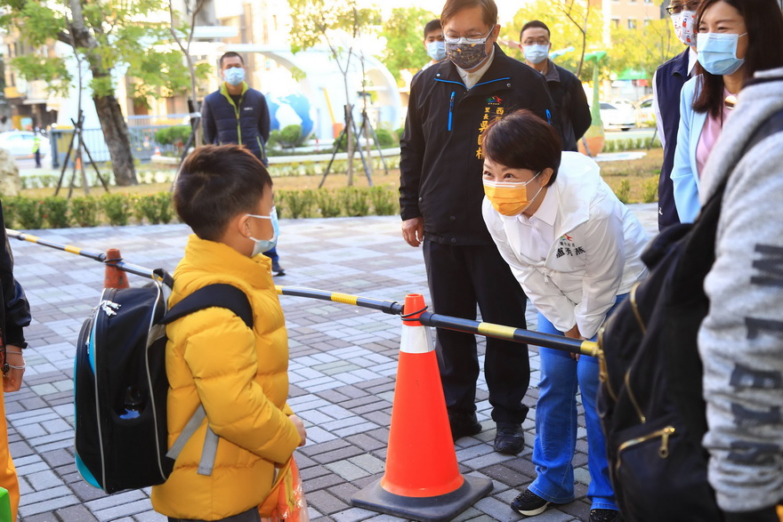 台中三百八十六所學校完成消毒 市長盧秀燕視察防疫整備