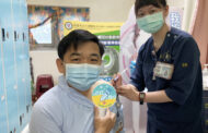AZ新冠肺炎疫苗 市立小港醫院院長郭昭宏帶頭打下第一針