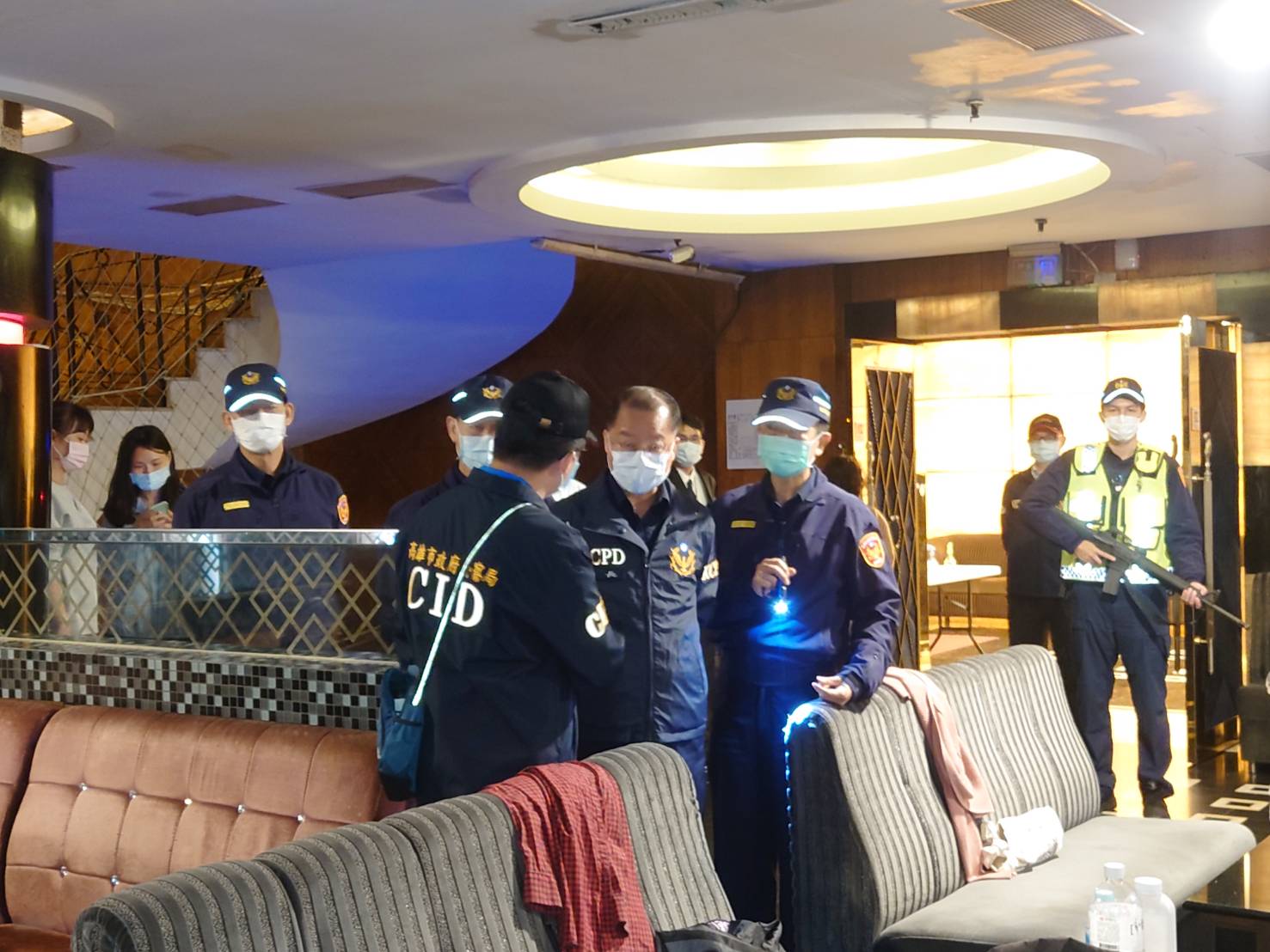 遏止發生暴力 高雄市警方重兵臨檢全市大掃蕩