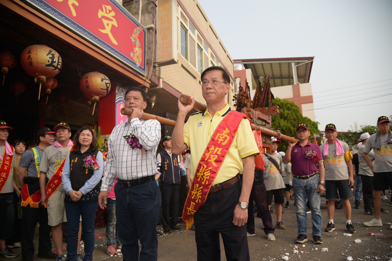 南投受鎮宮徒步巡香 縣長林明溱祈求天降甘霖