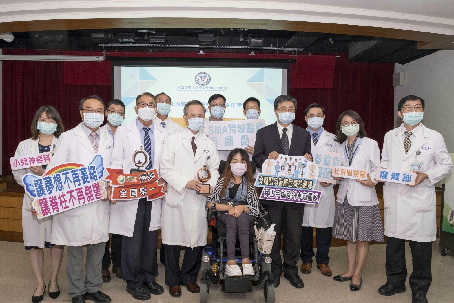 高醫跨科整合團隊脊柱側彎矯正術 助患者重生