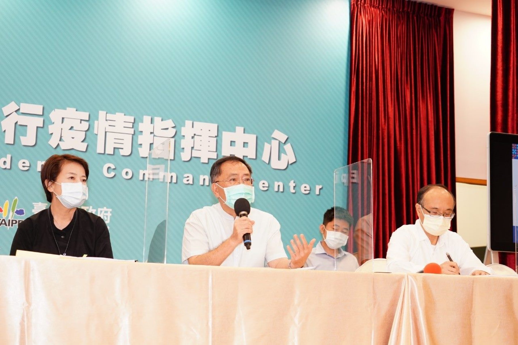 疫情升溫 台北市會考禁陪考 居檢安排補考