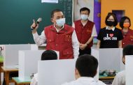 新北市長侯友宜巡訪校園 叮囑落實防疫