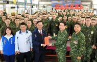 南投縣長林明溱慰勞縣籍入伍子弟兵 誇軍訓讓大家變帥