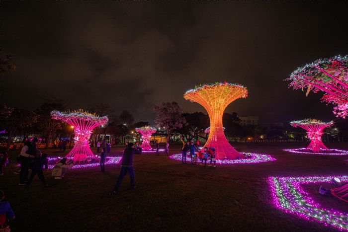 桃園市長鄭文燦視察桃園燈會 邀做好防疫感受光影魅力