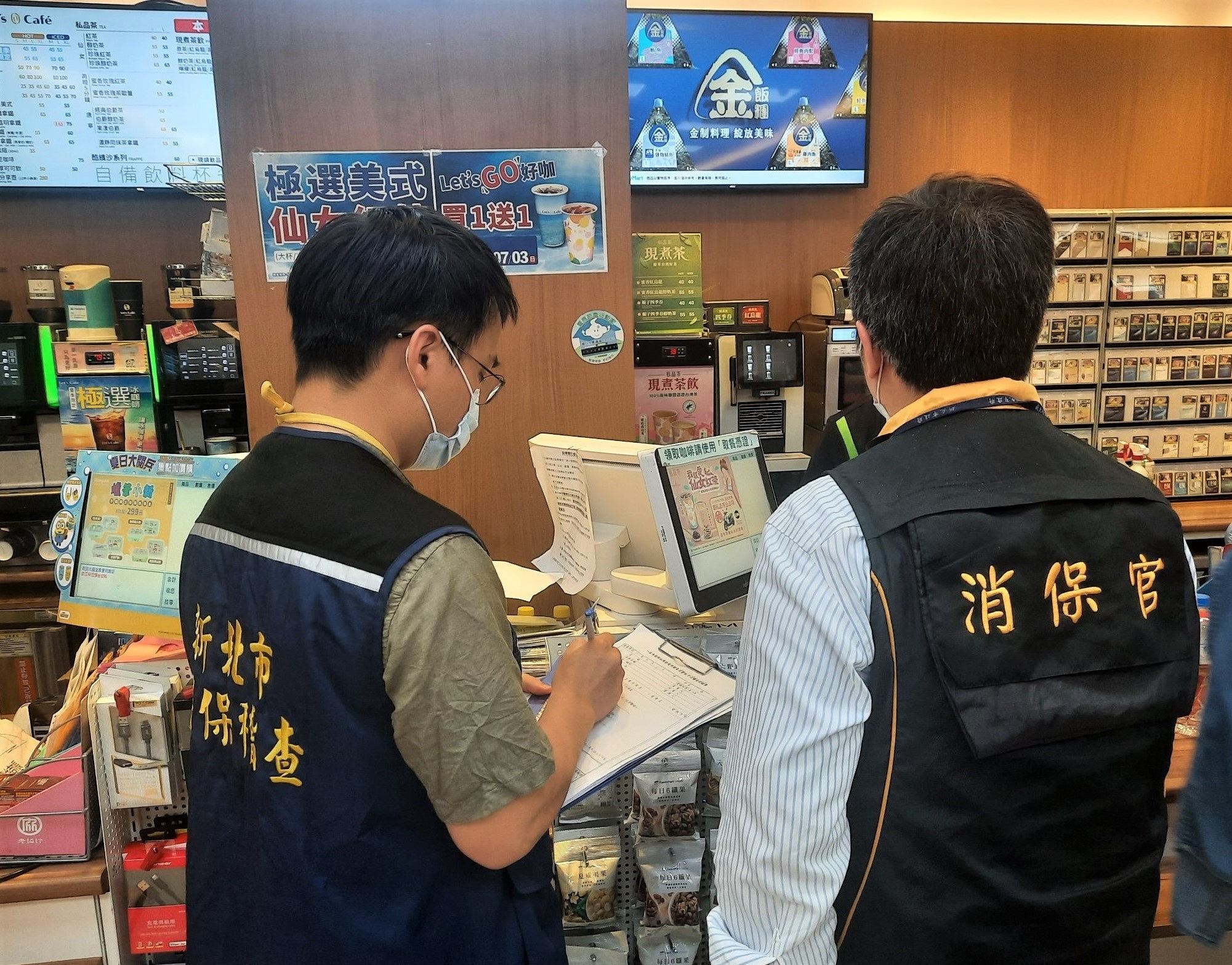 買飲料未自帶杯 消保官聯合環保局查獲二違規