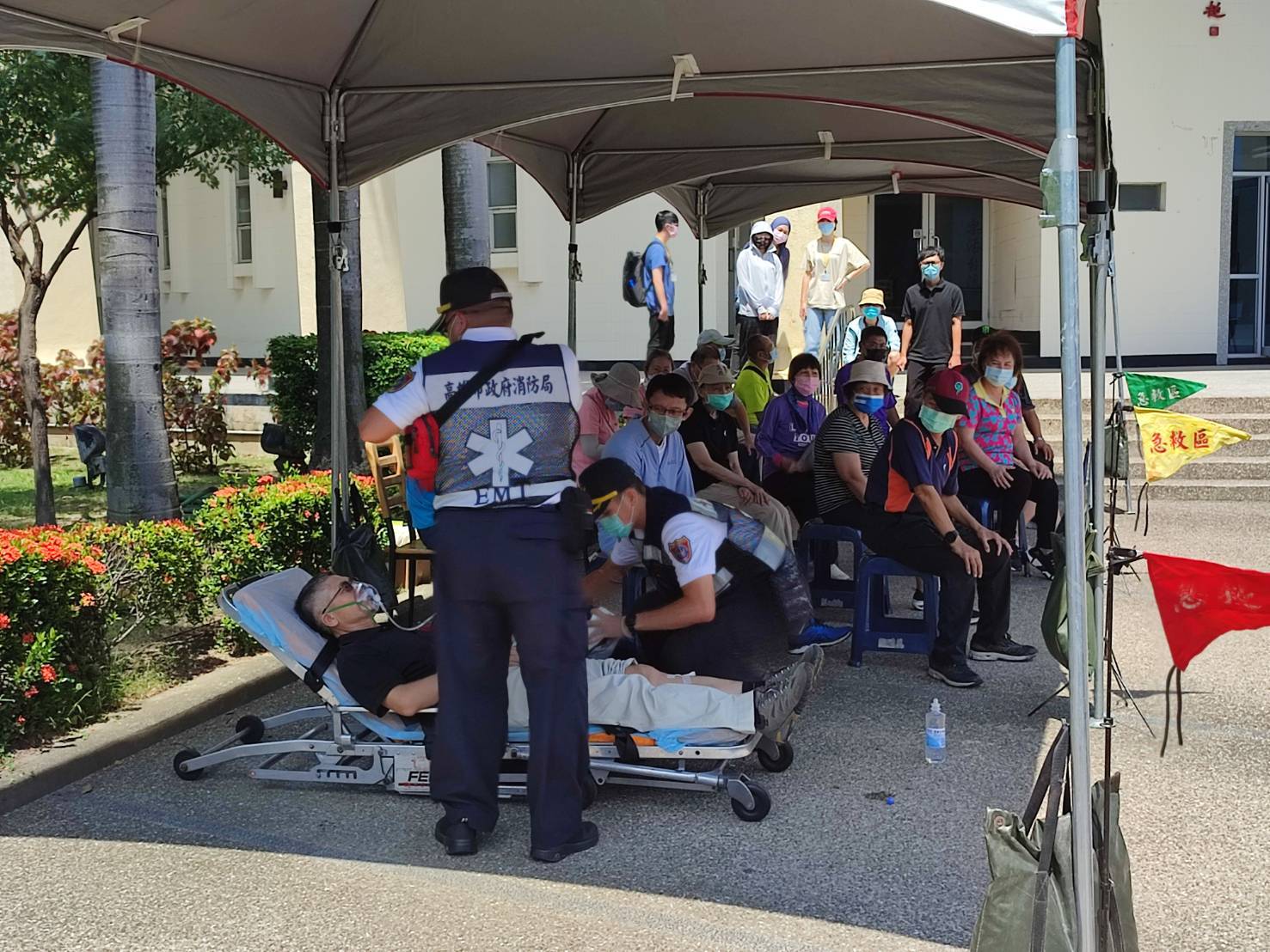 高雄市萬安45號演習警報響起 民眾人車疏散避難