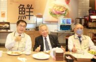 台南市長黃偉哲快閃奇美觀光工廠 發送美食優待券