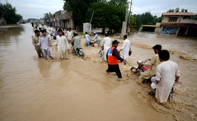 巴基斯坦洪患三千三百萬人受災 逾千人喪生 三千一百公里道路毀
