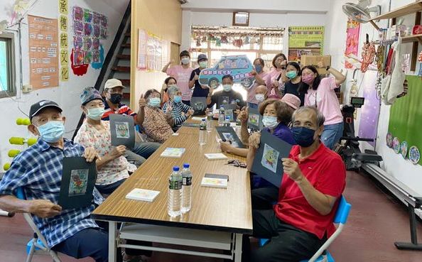 高雄市宅配樂齡藝術手作課程到偏鄉 長輩參與熱絡