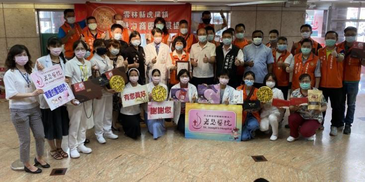雲林縣虎尾商圈中秋送暖 讓醫韄人員好暖心