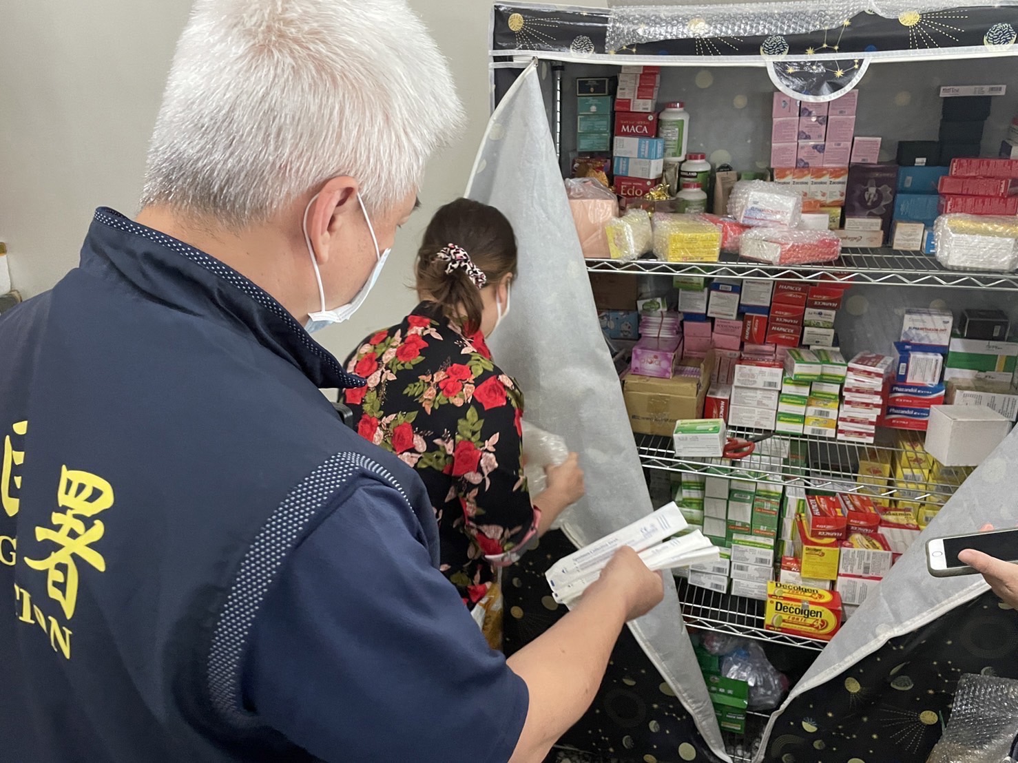 驚見「越南西藥房」 移工臉書售快篩試劑遭移民署查獲