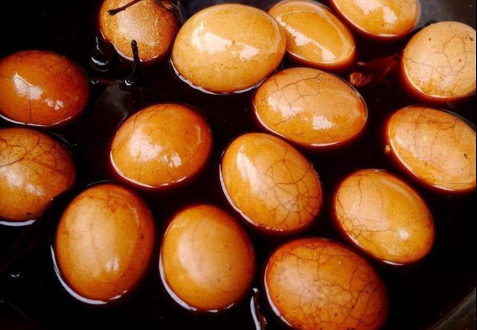 茶葉蛋快煮乾 高雄好心民眾「拿自己杯子加水」超商求償100萬