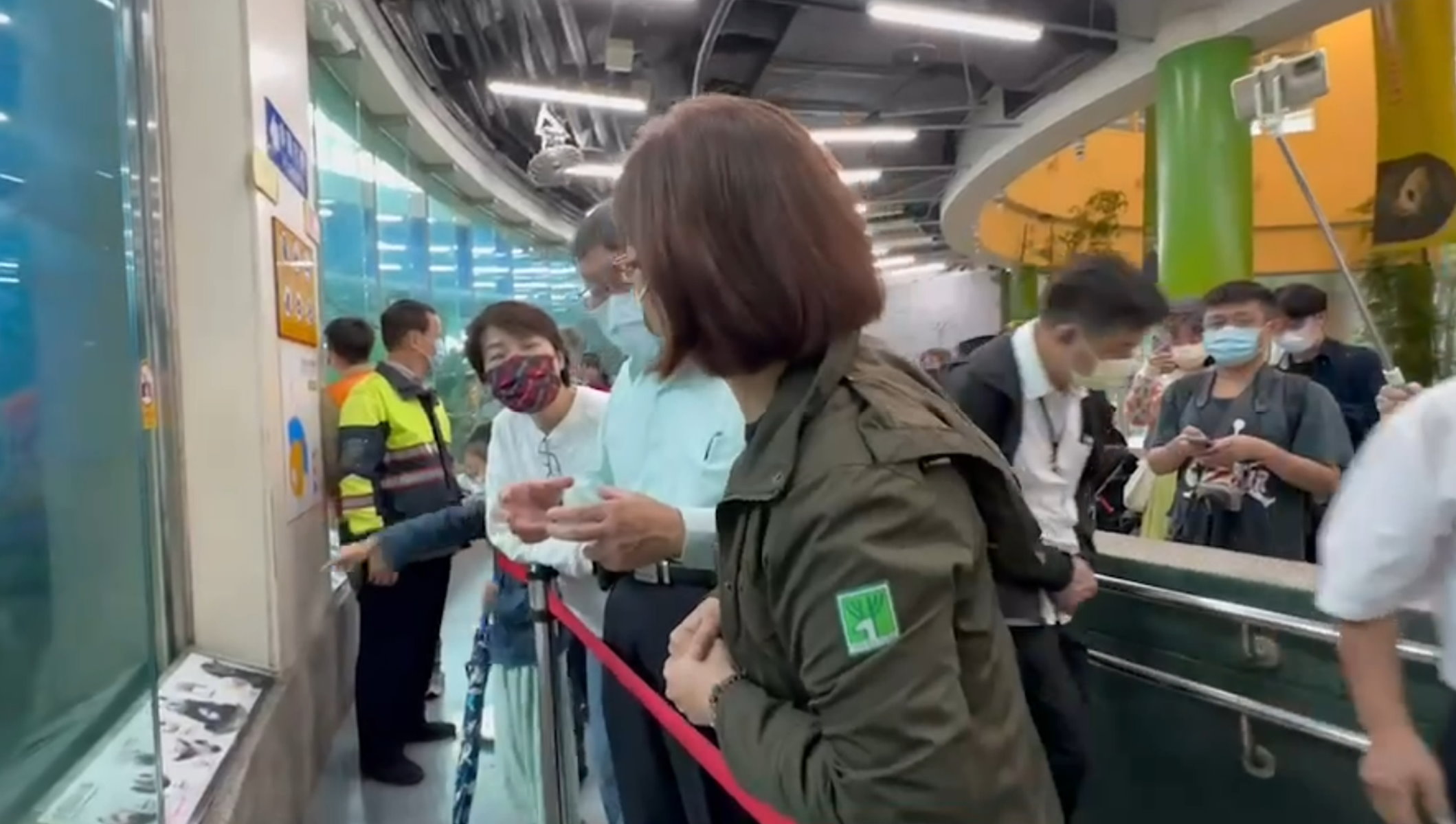 臺北市長柯文哲約黃珊珊探視貓熊討論復育計畫