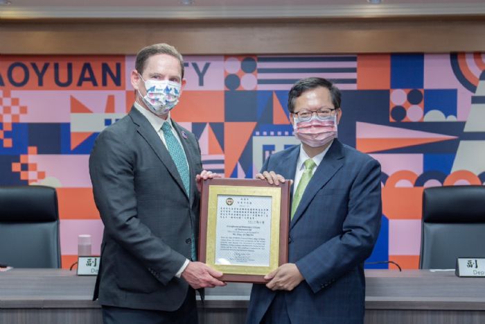 桃園市長鄭文燦頒授美國姊妹城市首長榮譽市民證 盼強化雙邊交流