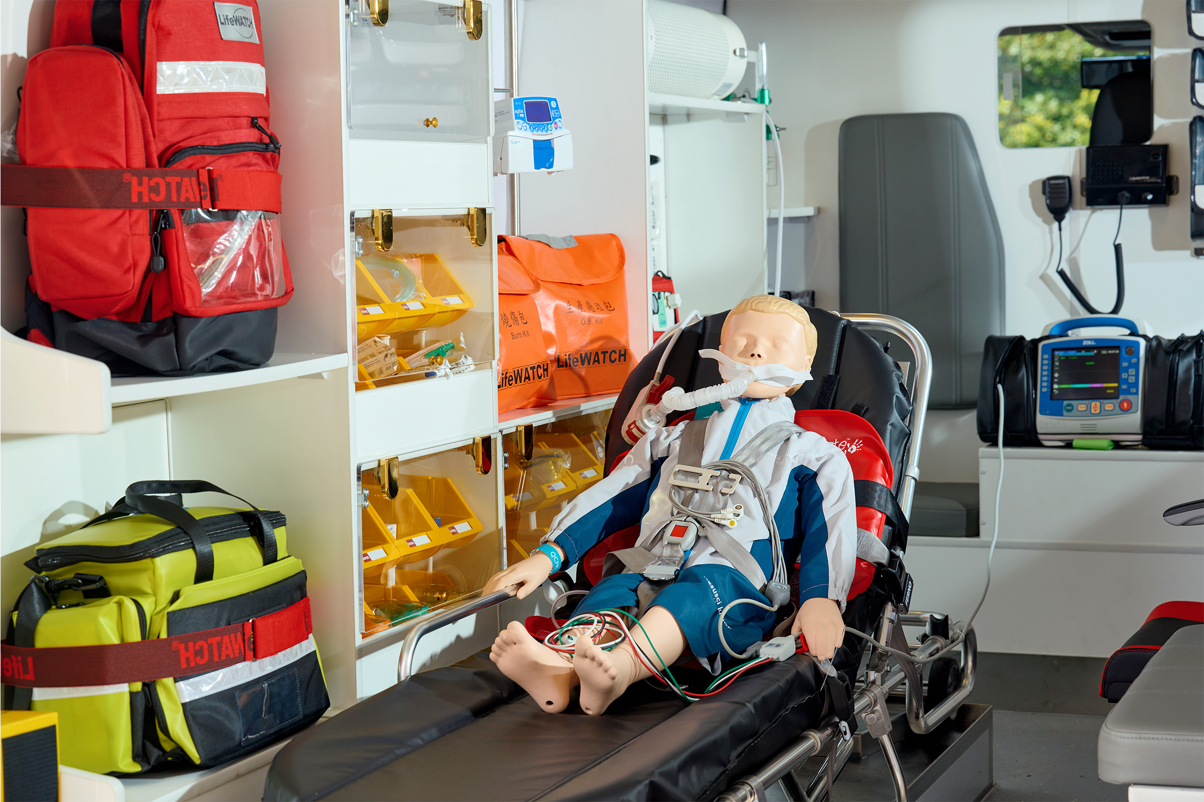 全台第一輛隸屬兒醫加護型救護車 「蛋黃酥號」啟用