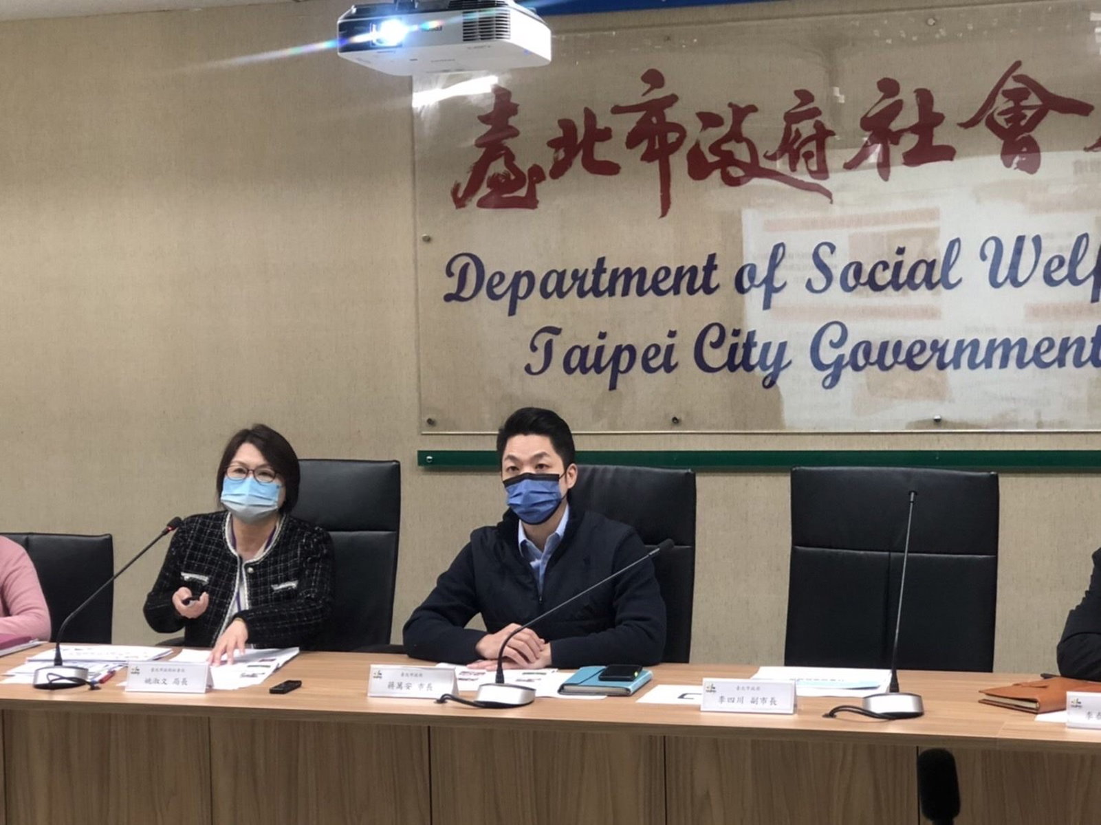 跨年市民廣場熱鬧越夜越精彩「夜遊臺北」迎2023曙光