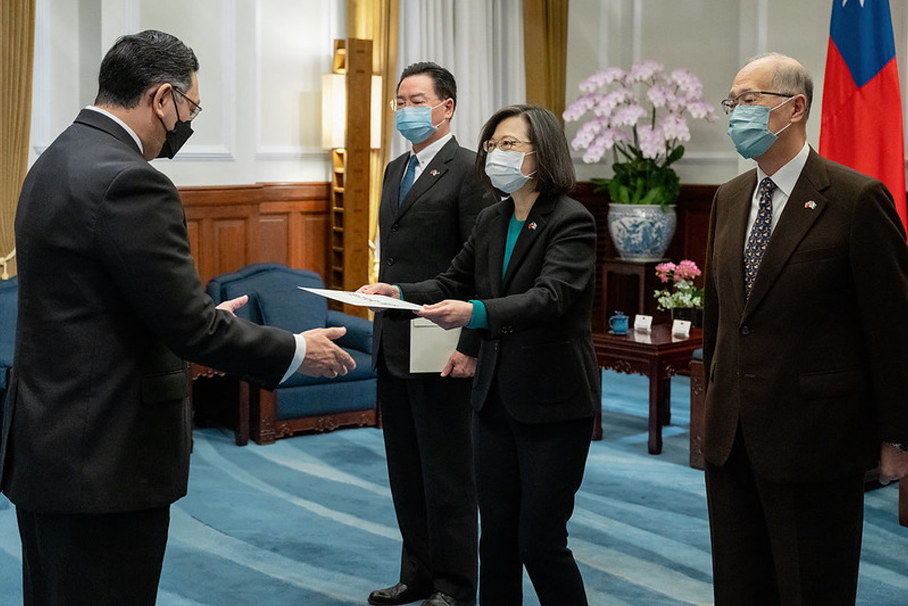 瓜地馬拉大使呈遞到任國書 蔡英文期待拓展更多合作機會