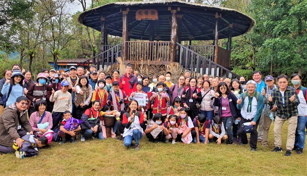 北高雄家扶中心赴那瑪夏 認養人與孩童相見歡