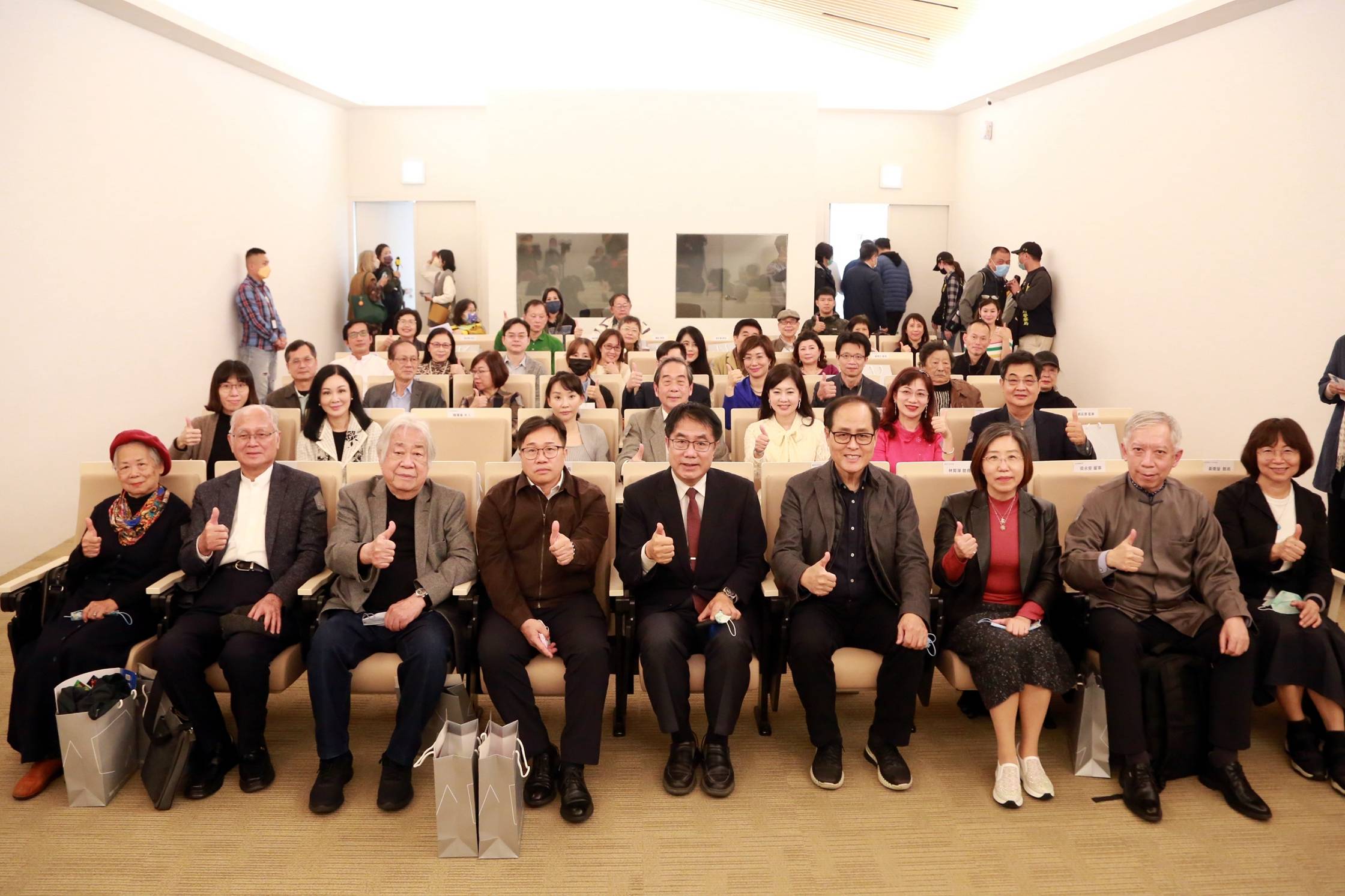 黃偉哲：把美好留在台南 三藝術家作品捐贈南美館