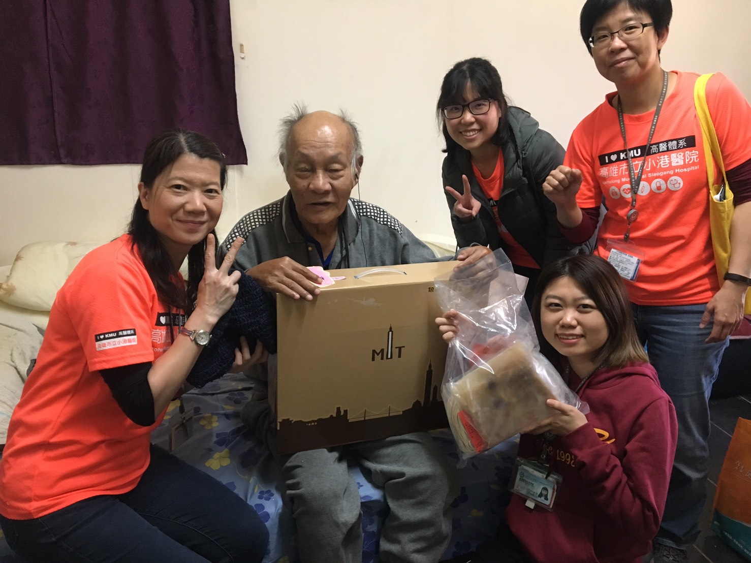 高雄市立小港醫關懷社區獨老 10年募集3500份愛心年菜