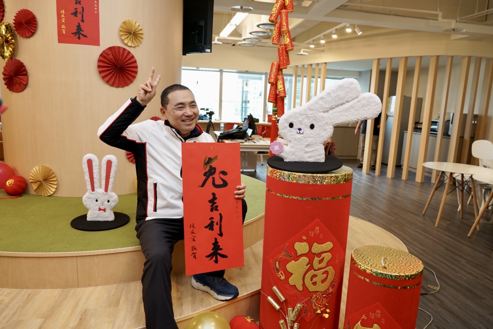 新北春聯「兔吉利來」 市長侯友宜：祝福市民2023幸福兔兔好