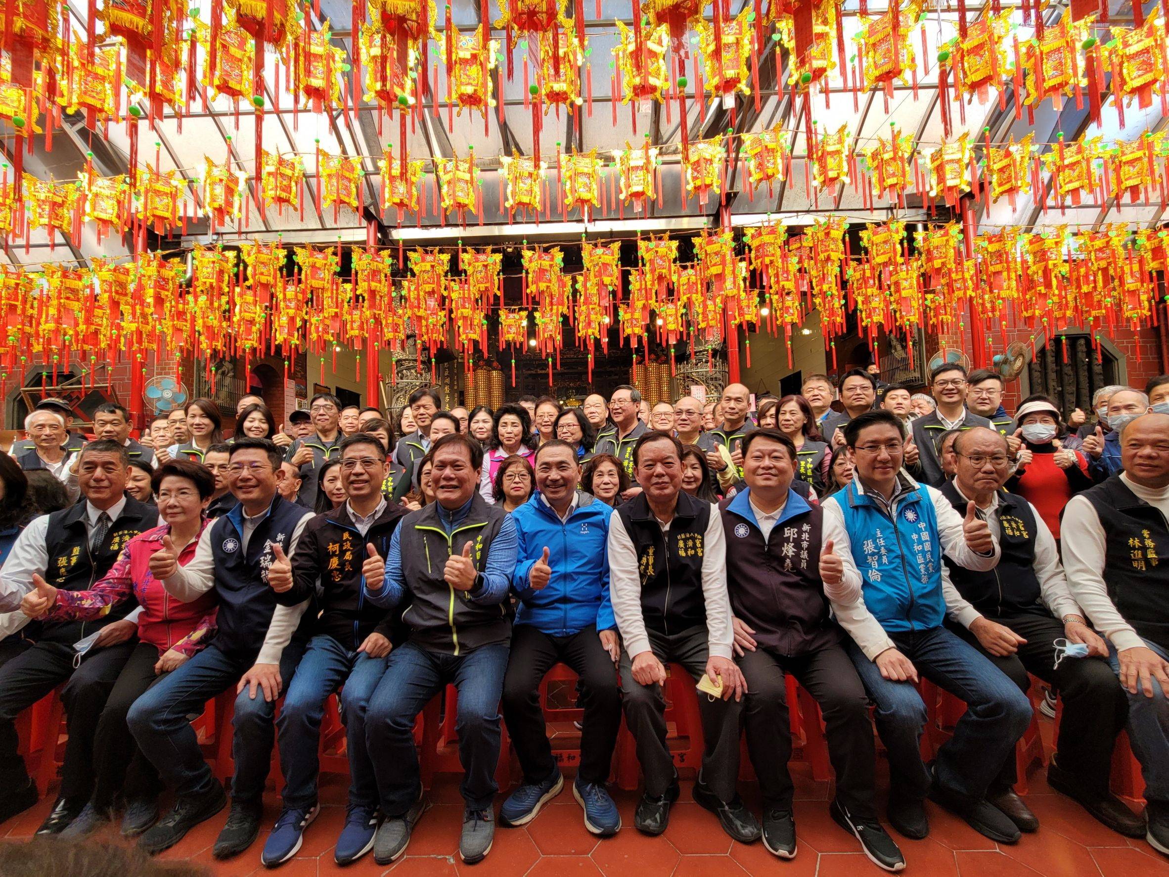 新北市長侯友宜至中和廣濟宮、福和宮參拜 祈新北百業興盛