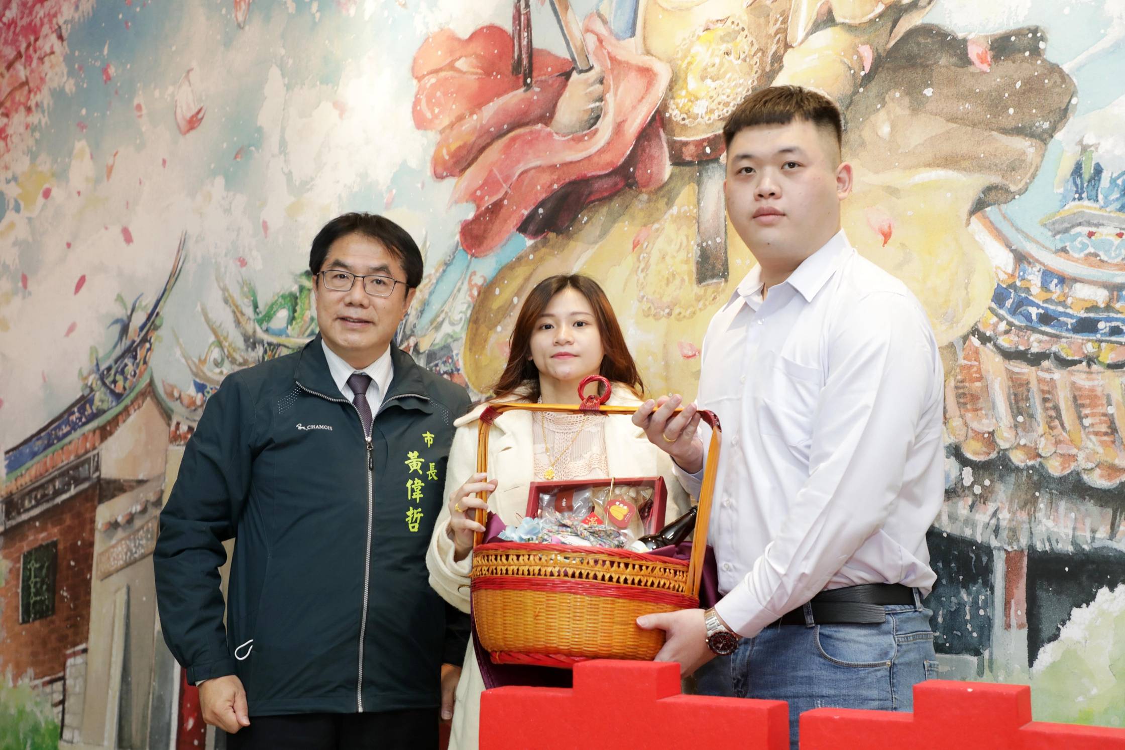 新人來台南遊覽景點甜蜜告白 市長黃偉哲親送結婚好禮