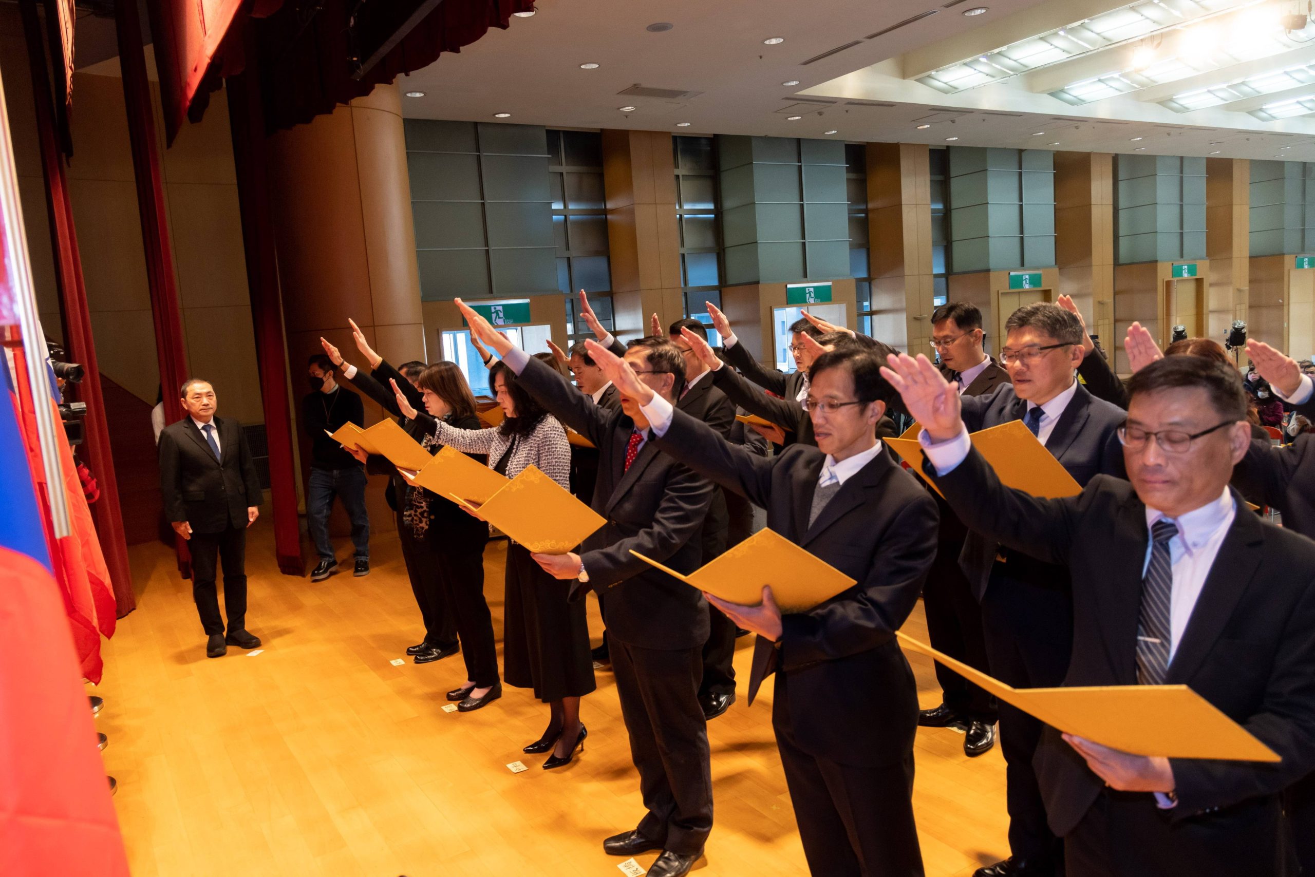 新北24區長宣誓就職 市長侯友宜勉齊心為民服務