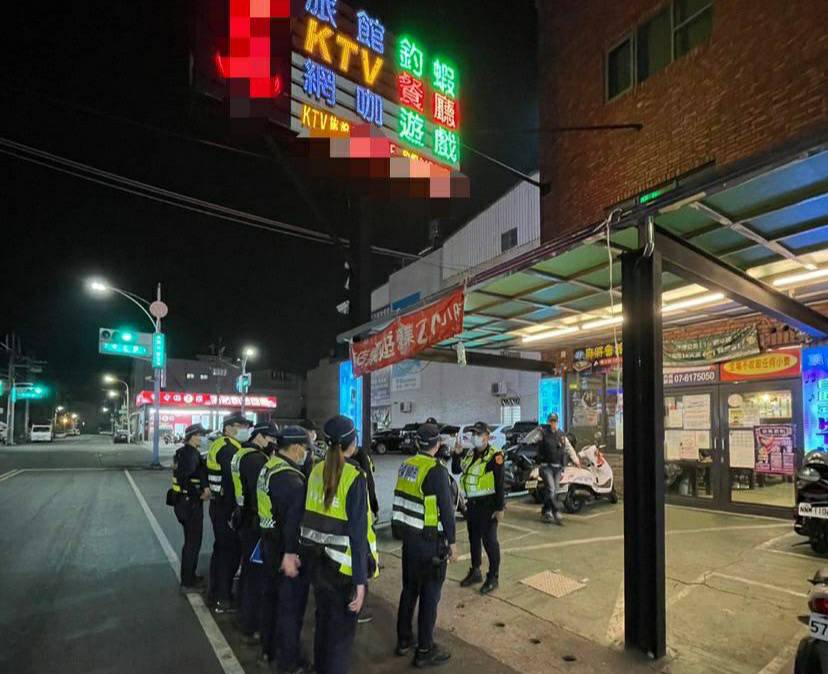 阻幫派滋擾社會 岡山警打擊黑幫臨檢幫派聚會場所