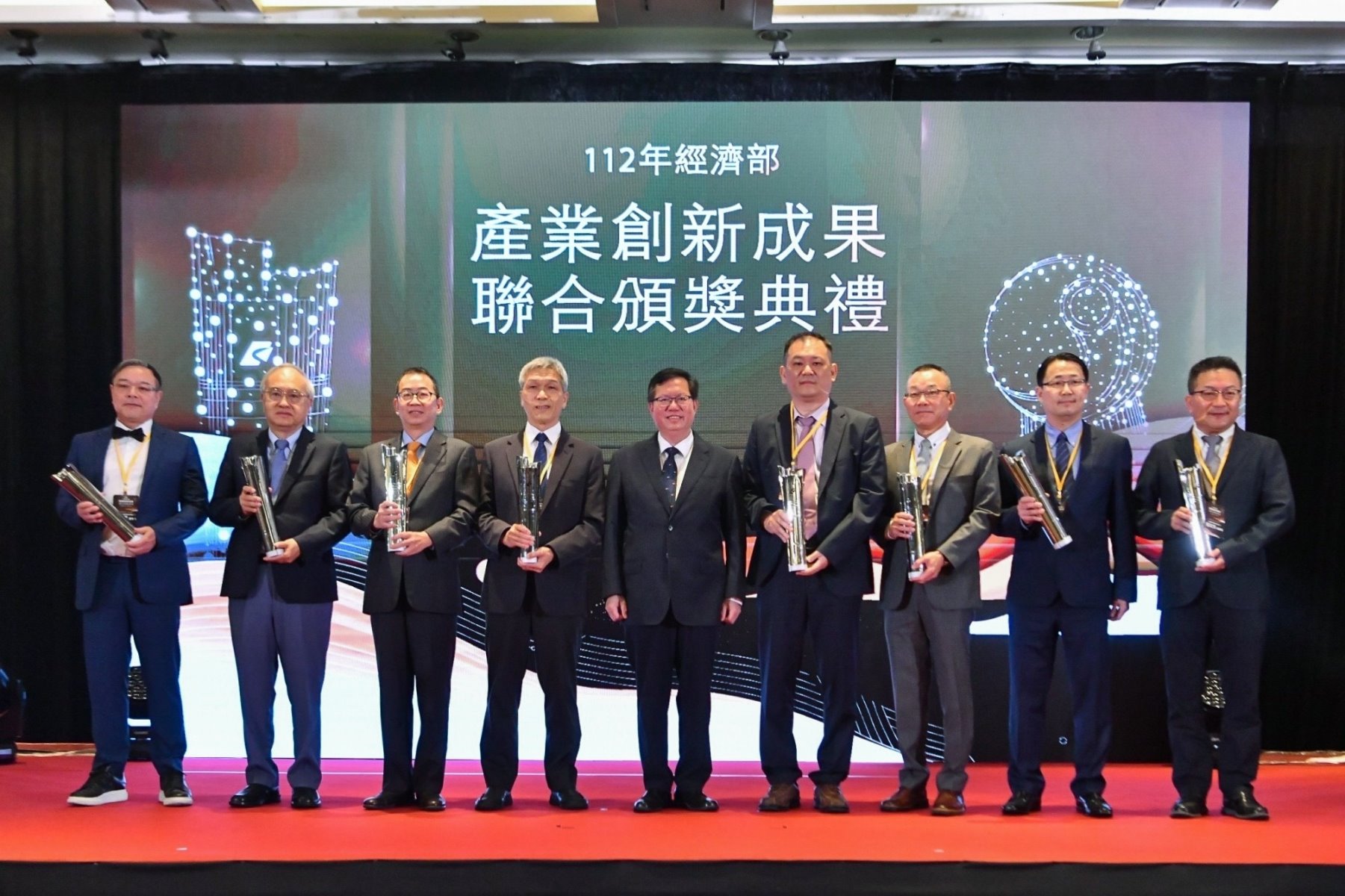 國家產業創新獎頒獎 鄭文燦：強化台灣科技研發動力