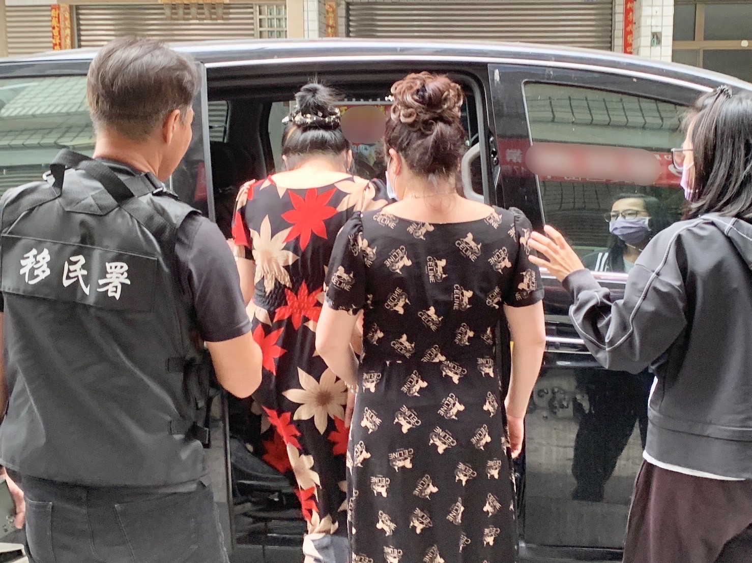 藏身百元髮廊 高雄移民署查獲吸睛越南「魔髮師」