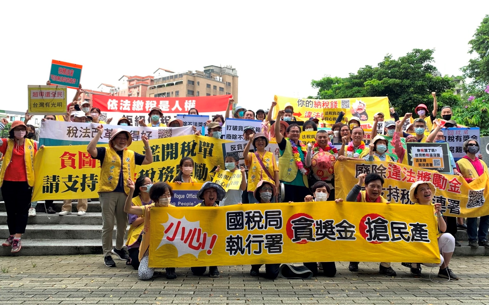 法盟志工徒步環島 為台灣法稅真改革祈福