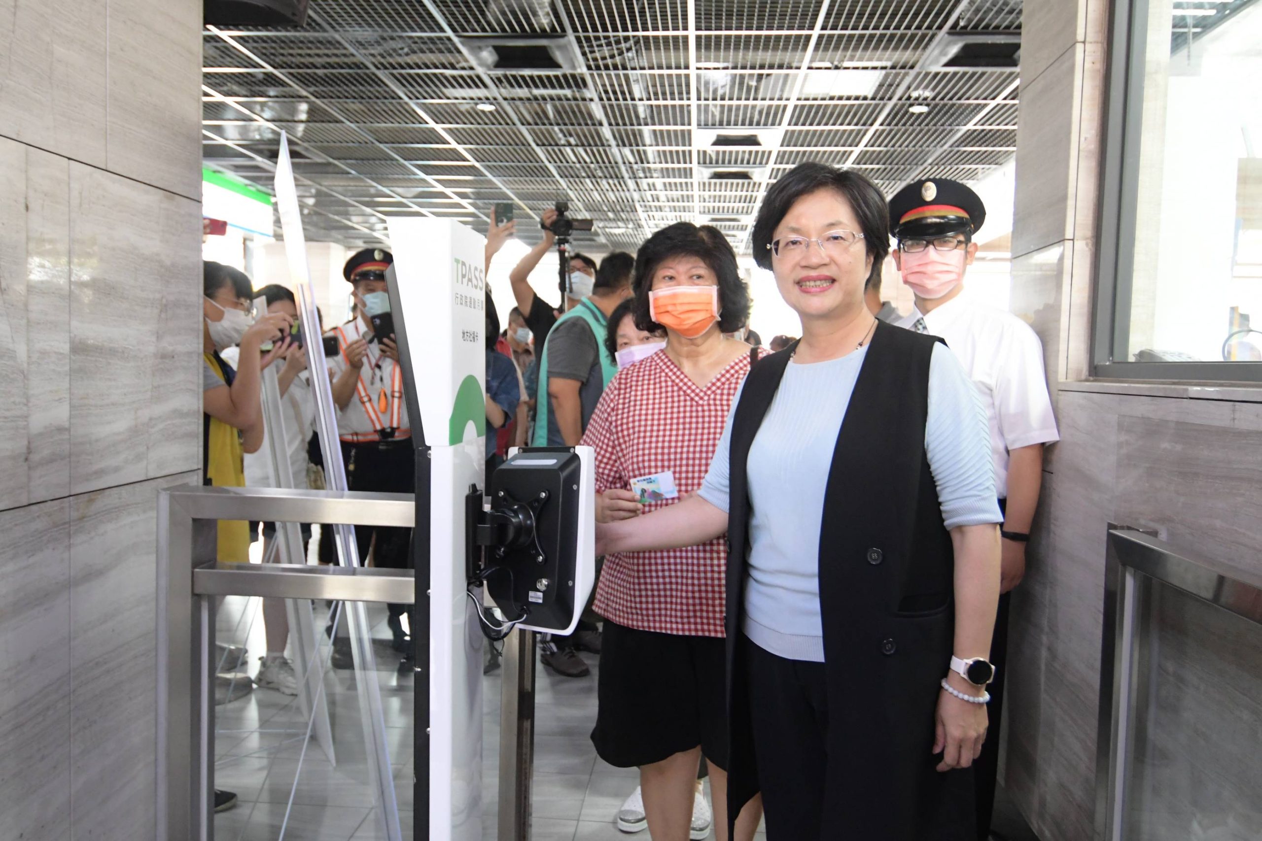 彰化長青幸福卡福利升級 7月1日起搭乘臺鐵ㄟ通