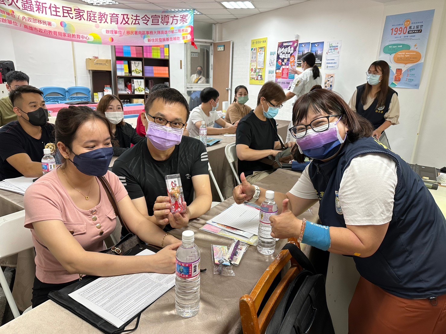 移民署攜手新住民慶端午 粽型香包送祝福