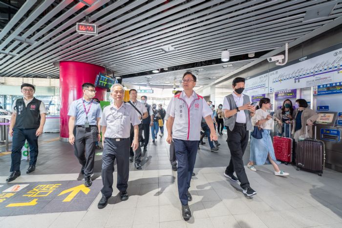 張善政視察「基北北桃都會通」使用 加開接駁公車提升輸運效率