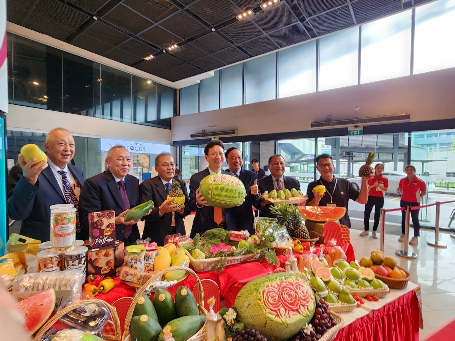 新加坡超市台灣食品節 展售高雄當季蔬果