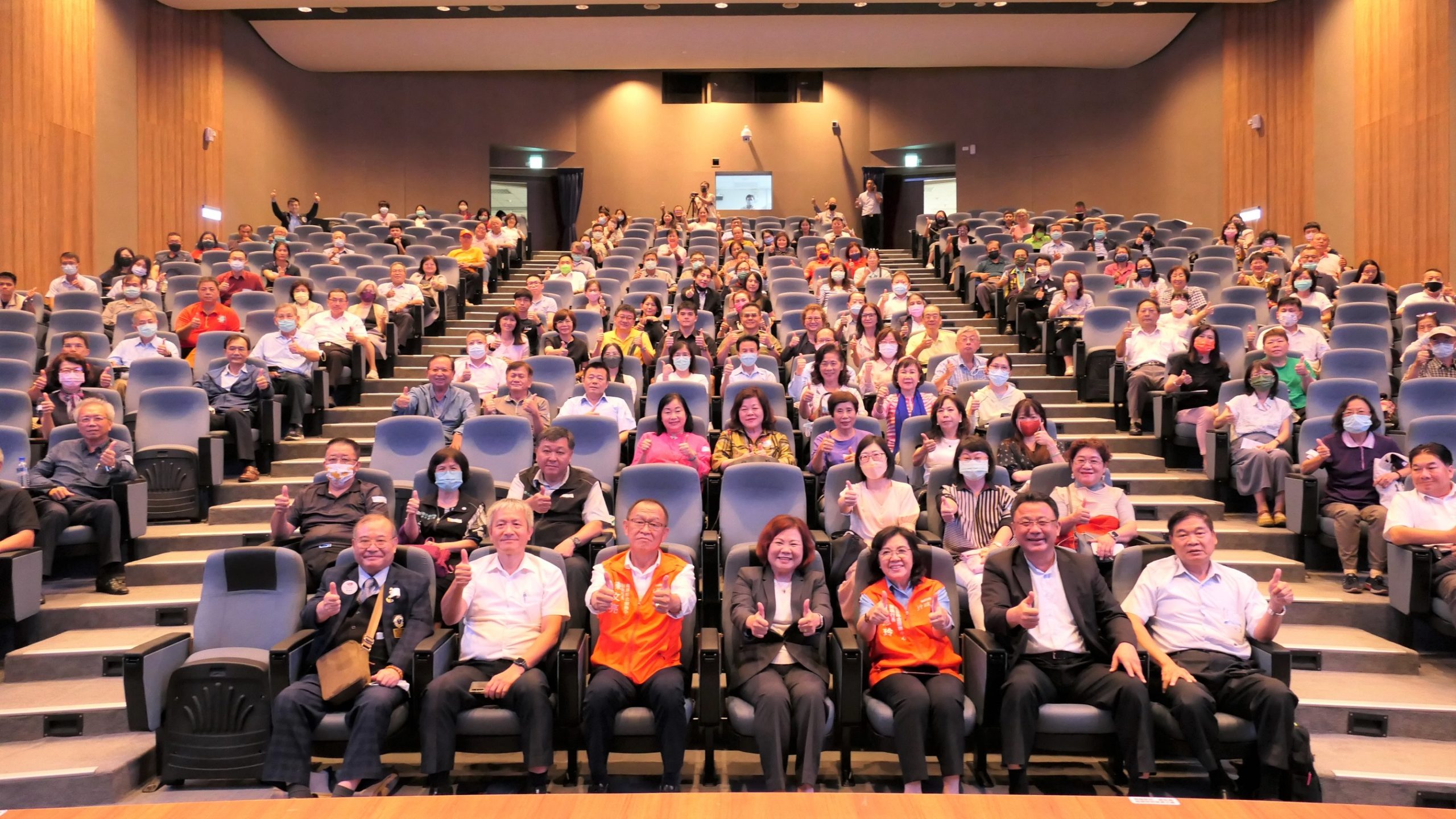 勞動部長許銘春出席南方領袖教育學院「留住好人才、政府來幫忙」