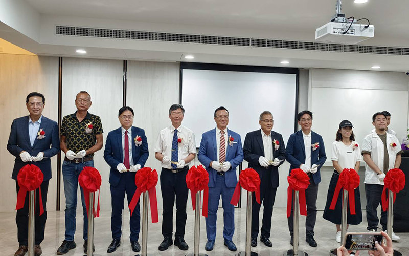 高雄首家全天候動物急診醫療機構整合醫學長照中心開幕