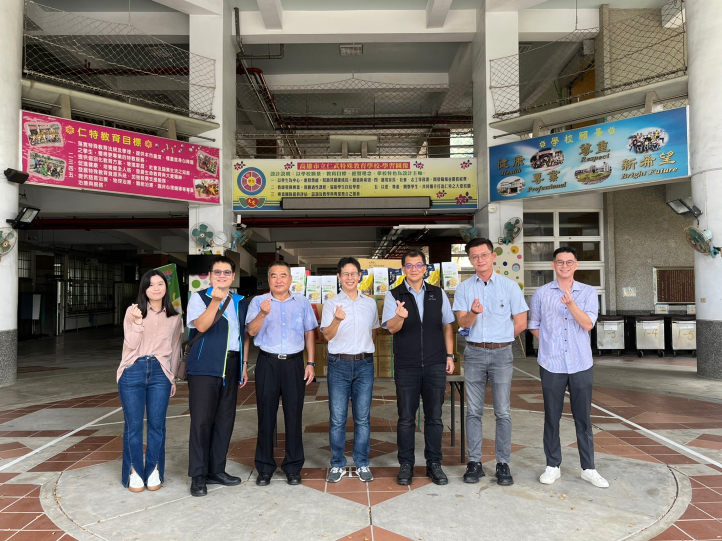 台灣中油大林煉油廠愛心送暖到仁武特殊學校