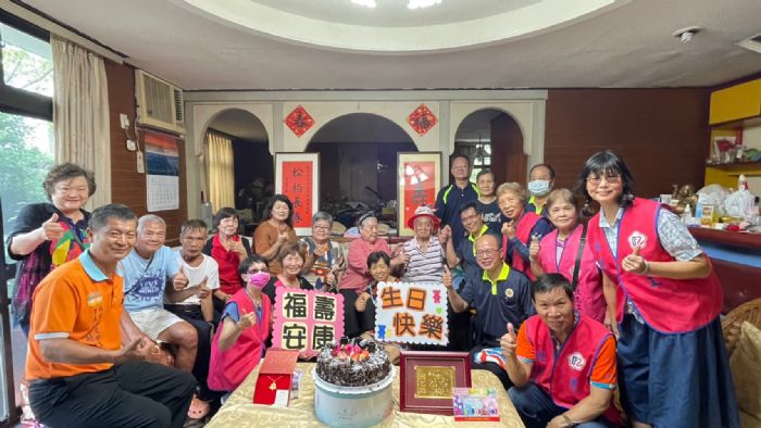 桃園榮服處歡慶榮民百歲壽辰 場面溫馨感人