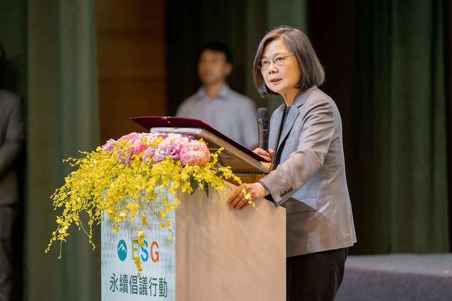 蔡總統：政府將盡速完成碳費與碳盤查相關修法