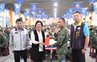 王惠美前往台南探視入營服役彰化子弟兵 贈加菜金